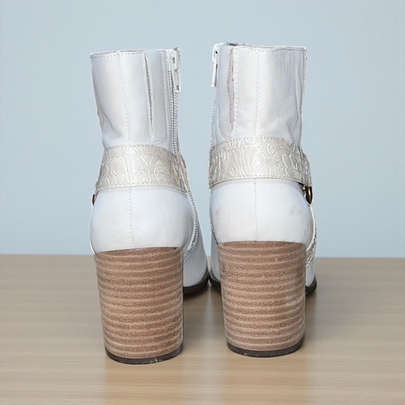 Vionic Carnelia Nubuck Weather Resistant Ankle Boot in Cream Size 6 - Picture 6 of 13